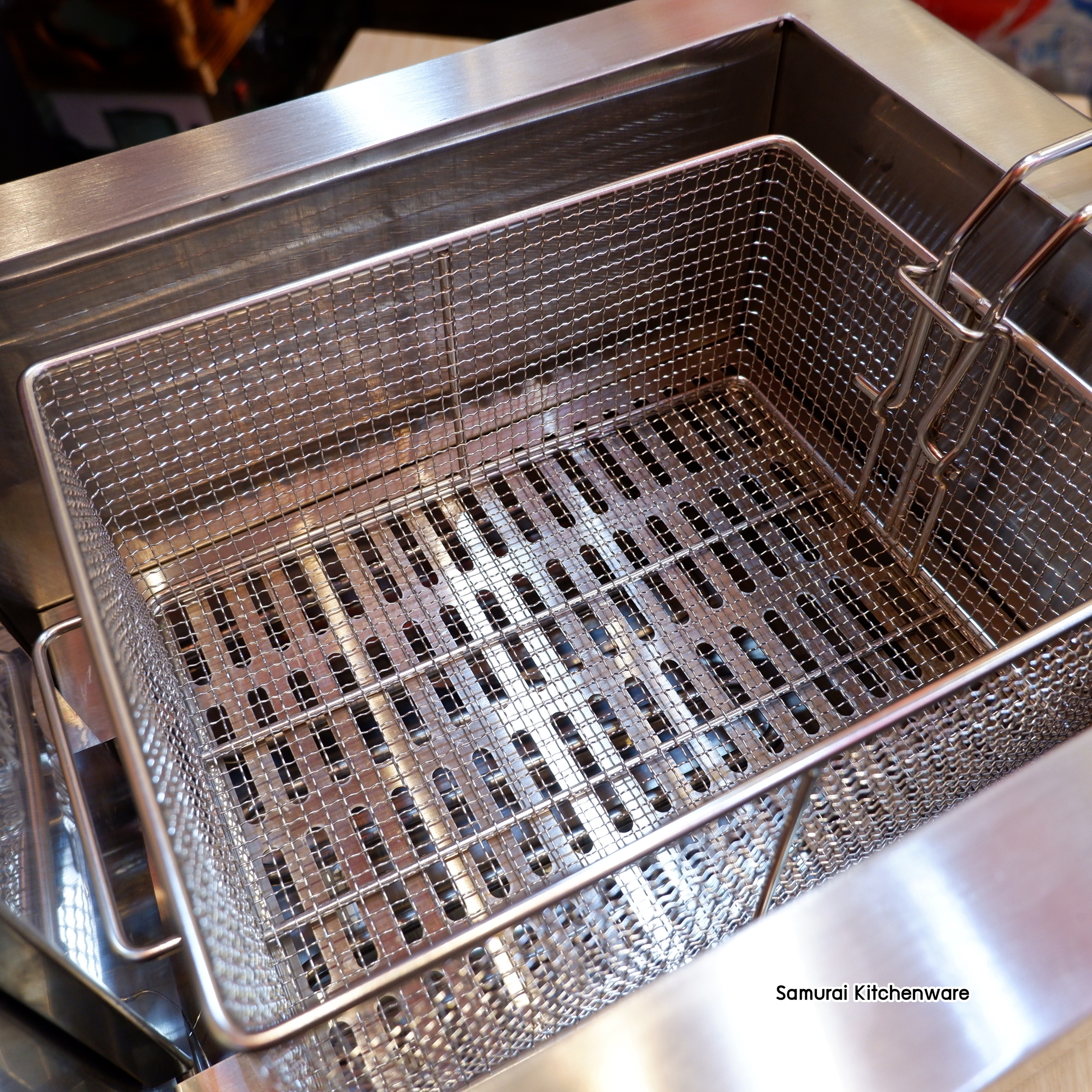 หม้อทอดไฟฟ้า พร้อมวาล์วถ่ายน้ำมัน (19 ลิตร)