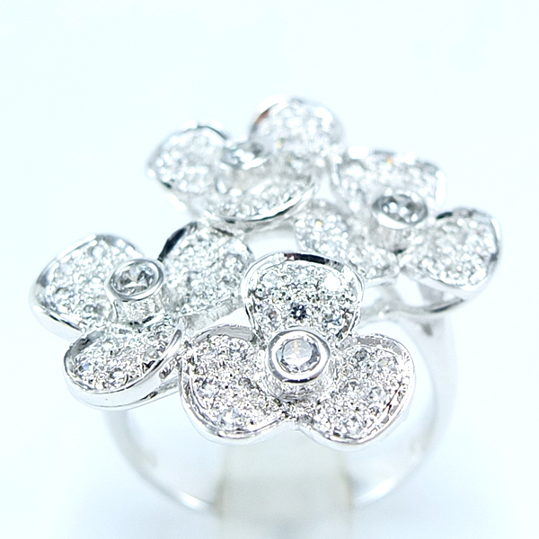 แหวนเงินแท้ราคาถูกชุบทองคำขาว เพชรCZเม็ดกลาง 0.12 กะรัต เพชรCZเม็ดข้าง 0.126 กะรัต งานประณีตสวยงาม สั่งผลิตค่ะ