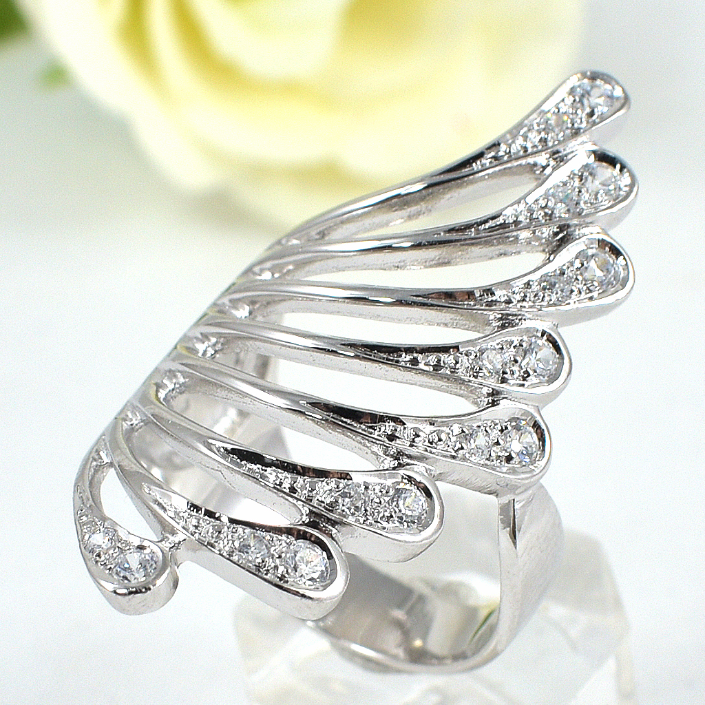 แหวนเงินแท้ราคาถูกชุบทองคำขาว เพชรCZเม็ดกลาง 0.24 กะรัต เพชรCZเม็ดข้าง 0.12 กะรัต งานประณีตสวยงาม สั่งผลิตค่ะ