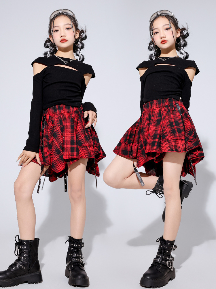 friendly4kid ชุดเต้น เซ็ตเสื้อแขนยาวดำ+กระโปรง ลายสก๊อต สีแดง ชุดการแสดงคริสมาสต์