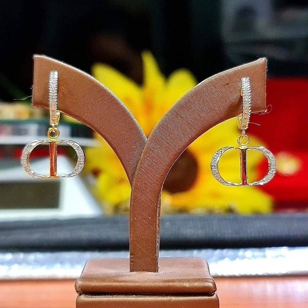 พร้อมส่งและสั่งผลิตต่างหูเพชรแท้แบรนด์CD แต่งงาน หมั้น ใส่เที่ยว ออกงาน ทองคำ 9K เพชรกุหลาบแท้ 0.25 กะรัต 48 เม็๋ด ราคาถูกมาก ส่งฟรี