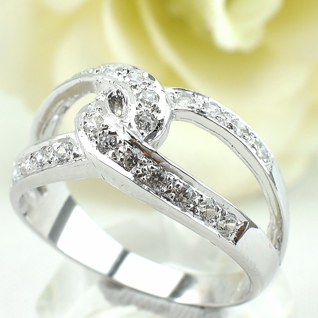 แหวนเงินแท้ราคาถูกชุบทองคำขาว เพชรCZแท้ 0.72 กะรัต งานประณีตสวยงาม สั่งผลิตค่ะ