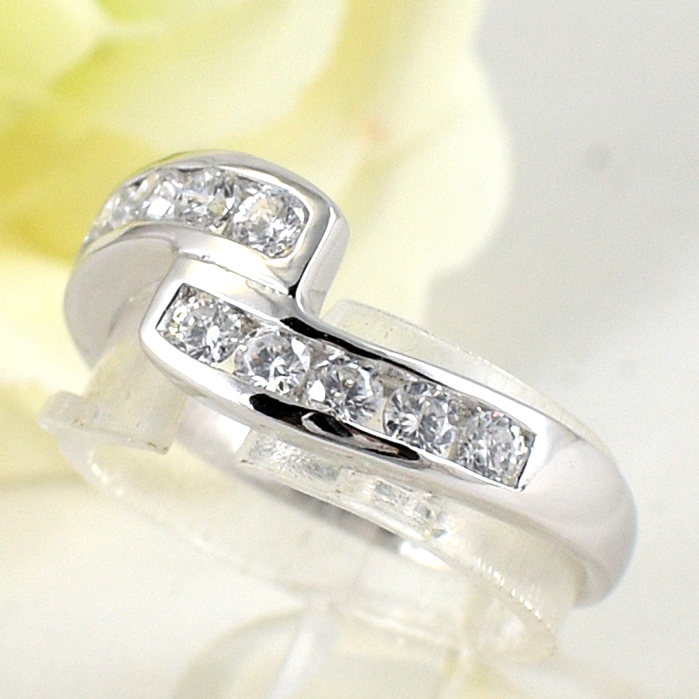 แหวนเงินแท้ราคาถูกชุบทองคำขาว เพชรCZแท้ 0.40 กะรัต งานประณีตสวยงาม สั่งผลิตค่ะ