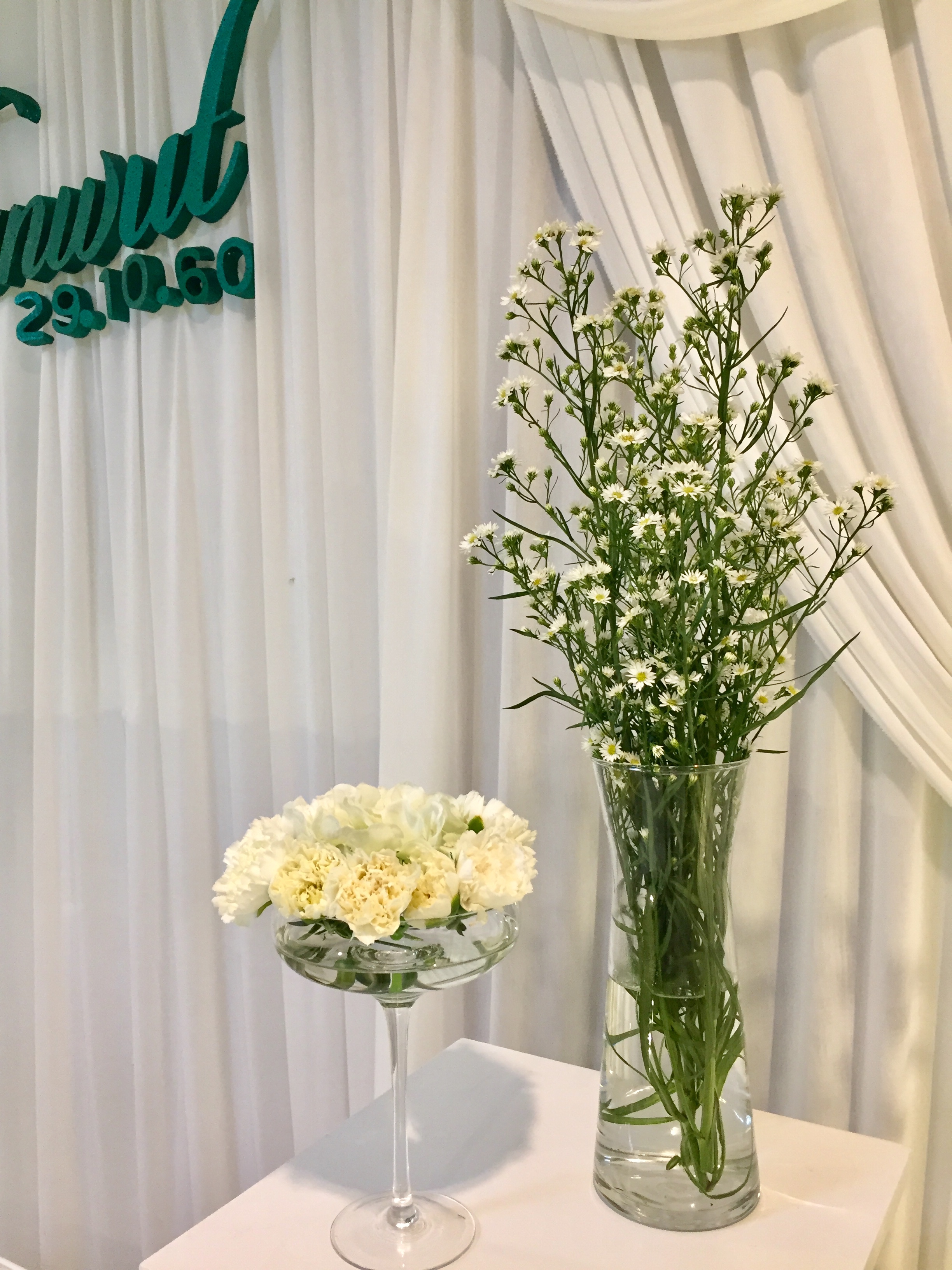 สถานที่หลั่งน้ำสังข์,แบคดรอปหลั่งน้ำสังข์ โทนขาวเขียว