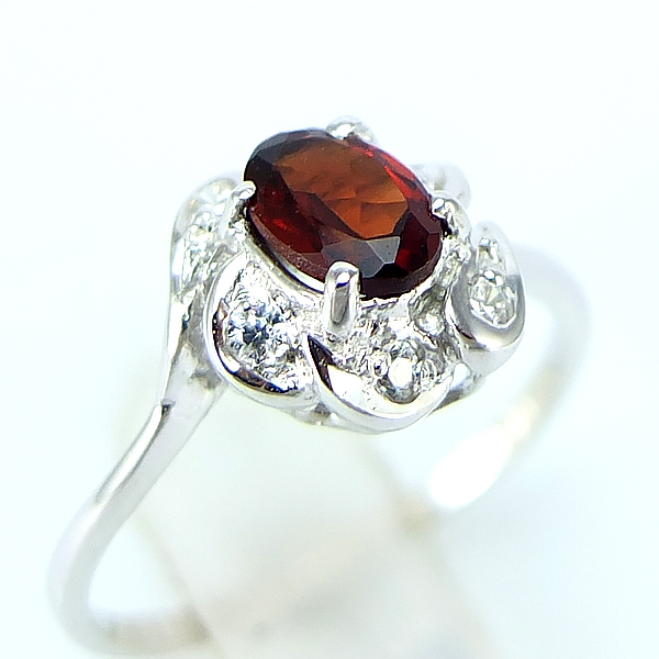 แหวนเงินแท้ราคาถูกชุบทองคำขาว พลอยแท้โกเมน 0.60 กะรัต เพชรCZ 0.09 กะรัต งานประณีตสวยงาม สั่งผลิตค่ะ