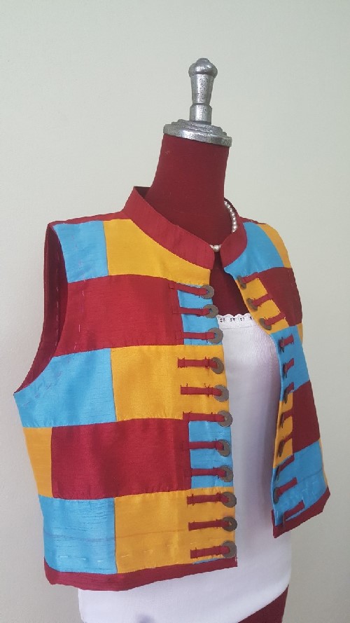 เสื้อผ้าไหมคลุ้มแขนกุด เทห์ ๆ