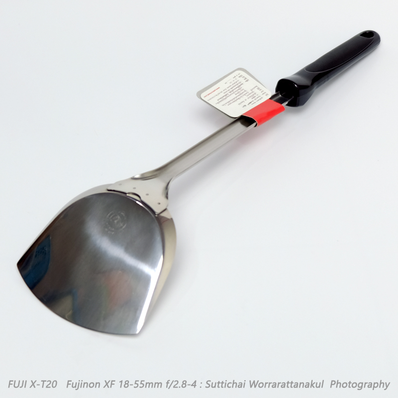 ตะหลิวกลาง Rooster ด้ามดำ ตราหัวม้าลาย