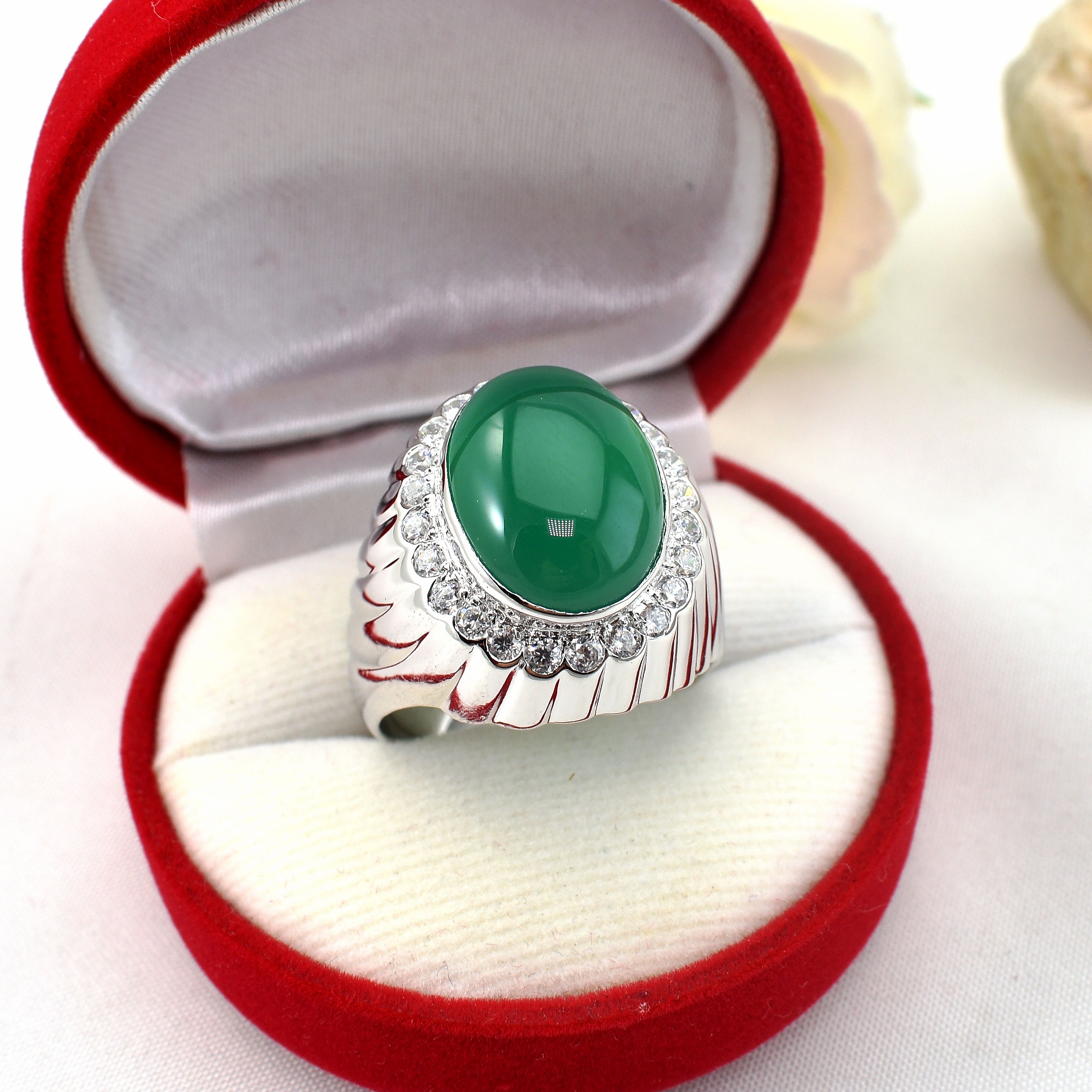 แหวนเงินแท้ราคาถูกชุบทองคำขาว พลอยแท้กรีนอะเกท 11.50 กะรัต เพชรCZ 0.72 กะรัต งานประณีตสวยงาม สั่งผลิตค่ะ