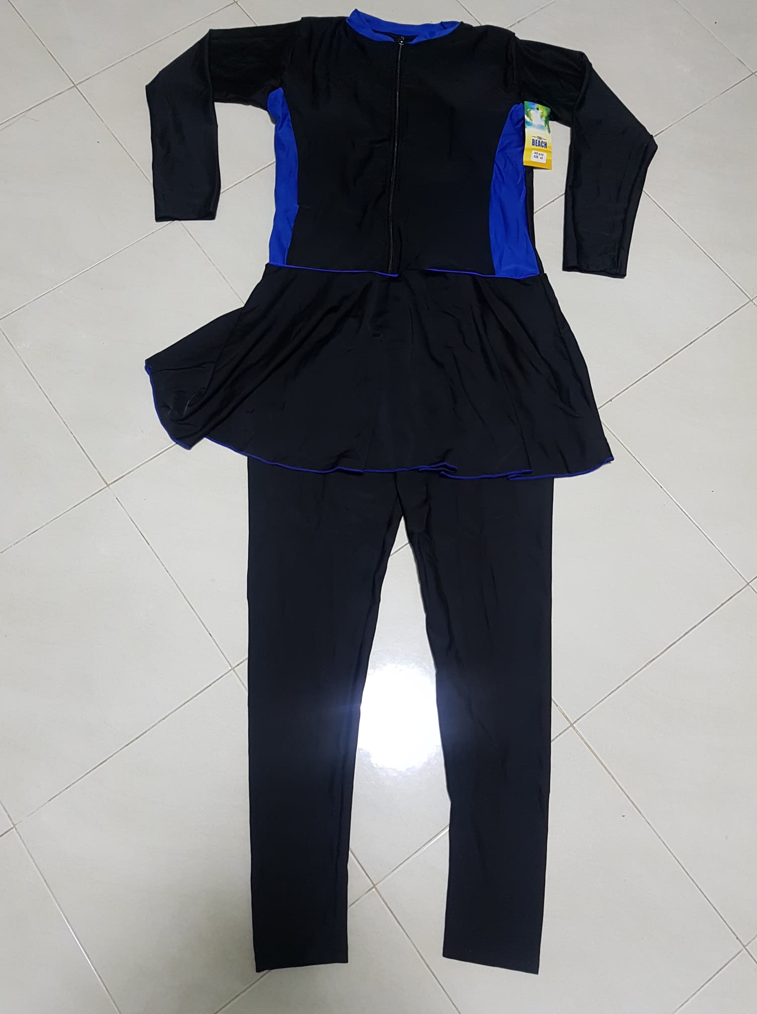 ชุดว่ายน้ำ ดำน้ำขายาว กัน uv รอบอก 38-44 เอว 34-40 สะโพก 42-50 นิ้วค่ะ ยาว 54 นิ้ว เนื้อผ้าดีมาก ซิปหน้า มีฟองน้ำค่ะ