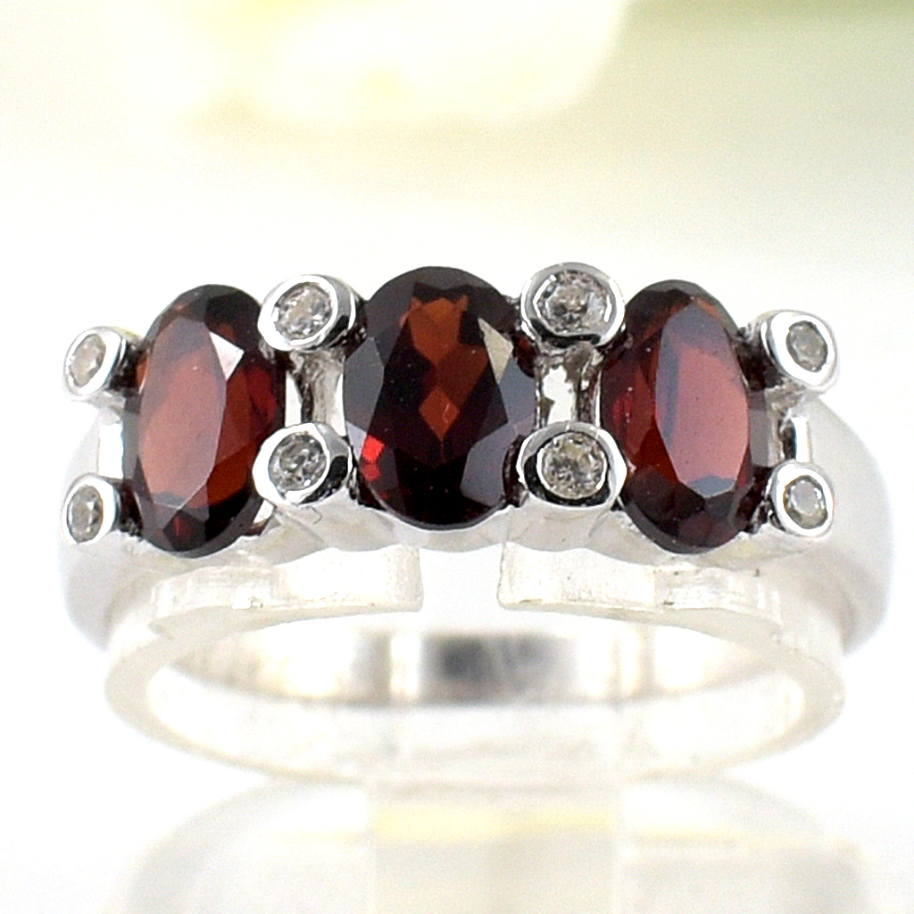 แหวนเงินแท้ราคาถูกชุบทองคำขาว พลอยแท้โกเมน 2.40 กะรัต เพชรCZ 0.08 กะรัต งานประณีตสวยงาม สั่งผลิตค่ะ