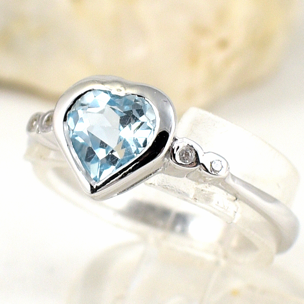 แหวนเงินแท้ราคาถูกชุบทองคำขาว สกายบลูโทปาซแท้ 1.20 กะรัต เพชรCZ 0.02 กะรัต งานประณีตสวยงาม สั่งผลิตค่ะ