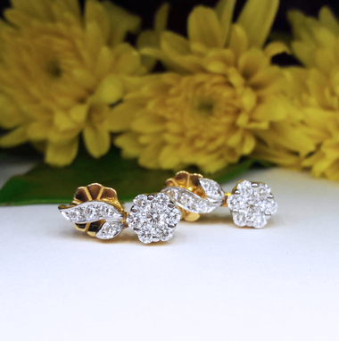 สั่งผลิตต่างหูทองเพชรเบลเยี่ยมคัท ใส่ทุกวัน ใส่เที่ยว ออกงาน เพชรแท้ ทอง18K 35 ตัง 4.38 กรัม น้ำ 98 ราคาถูกมาก มีใบรับประกันค่ะ