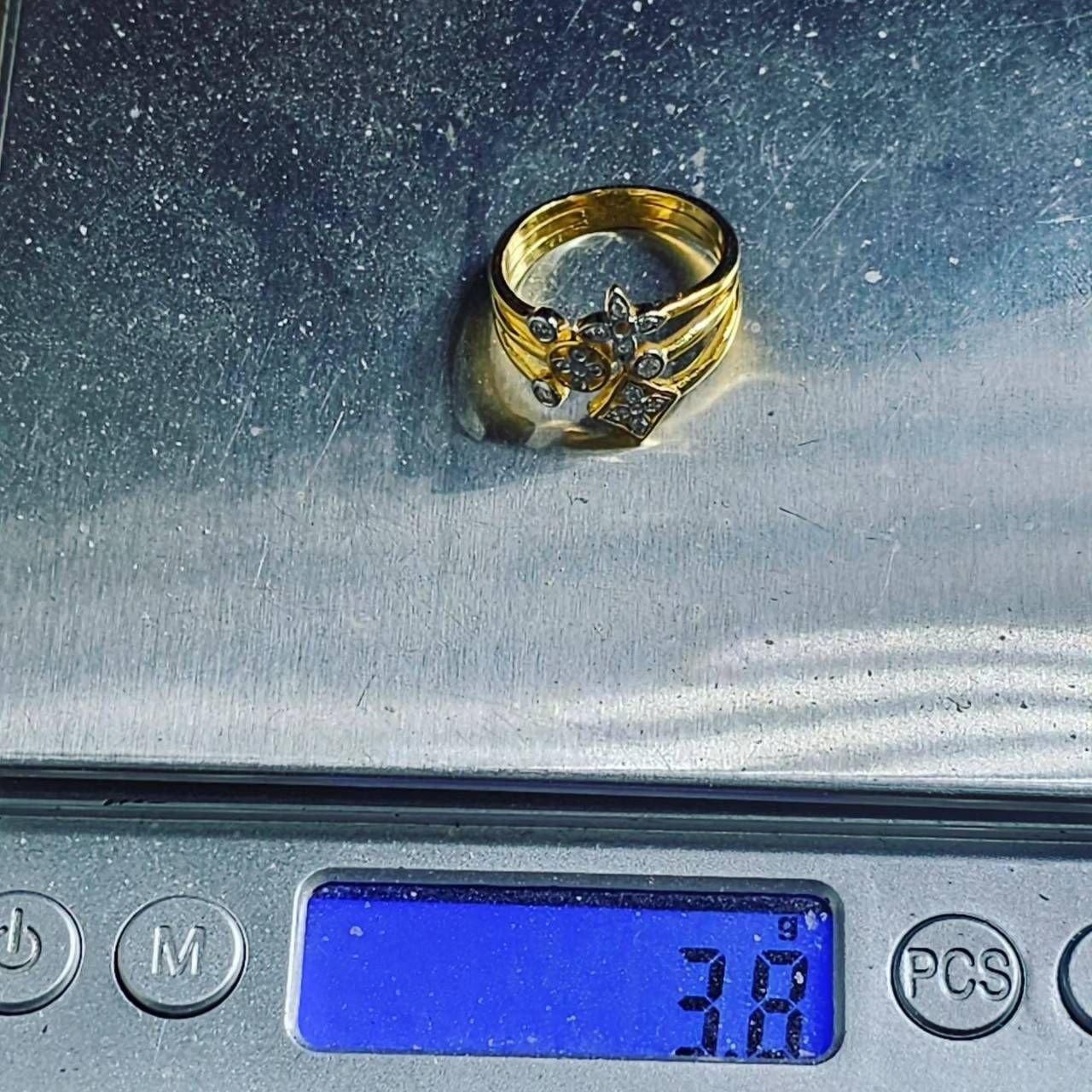 พร้อมส่งและสั่งผลิตแหวนเพชรแท้LV แหวนแต่งงาน แหวนหมั้น ใส่เที่ยว ออกงาน แหวนทองคำ 9K เพชรเกสรแท้ 0.13 กะรัต 15 เม็ด ราคาถูกมาก ส่งฟรี