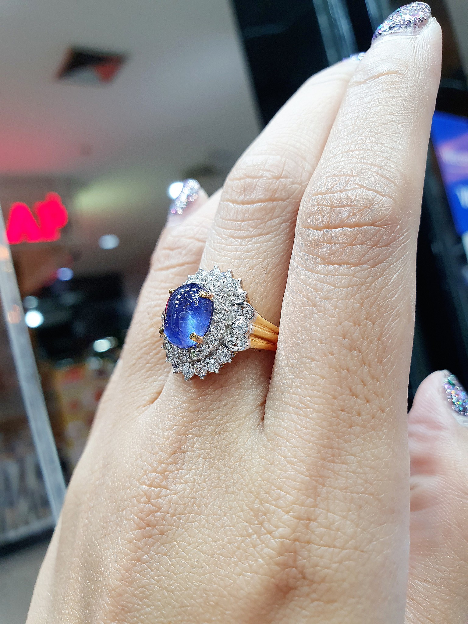 พร้อมส่งและสั่งผลิตแหวนเพชรแท้ พลอยไพลินอัฟฟริกาหลังเบี้ย เนื่อแก้วสวย แหวนแต่งงาน แหวนหมั้น ใส่เที่ยว ออกงาน แหวนทองคำ 9K เพชรแท้ 1.10 กะรัต 42 เม็ด ราคาถูกมาก ส่งฟรี