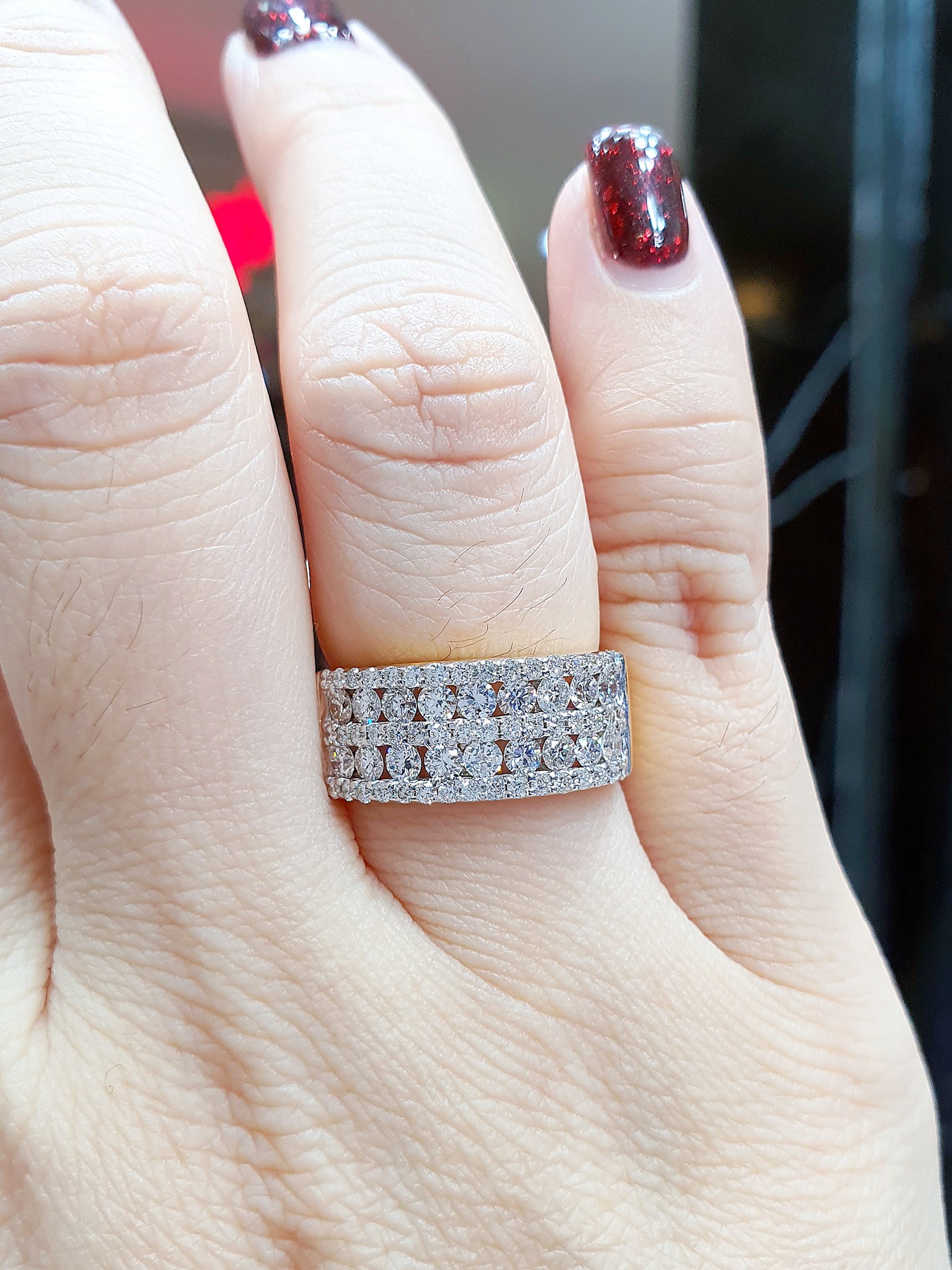 พร้อมส่งและสั่งผลิตแหวนเพชรแท้แถวสวยหรูหรา ใส่เต็มๆสวยเด่นสะดุดตา แหวนแต่งงาน แหวนหมั้น ใส่เที่ยว ออกงาน แหวนทองคำ 18K เพชรเบลเยี่ยมแท้ 1.28 กะรัต 66 เม็ด ราคาถูกมาก ส่งฟรี