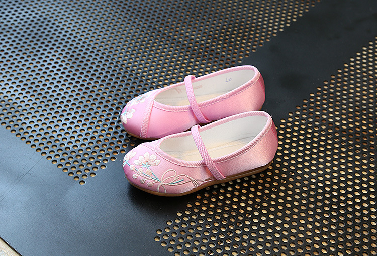 F รองเท้าจีนเด็ก ดอกไม้ขาว