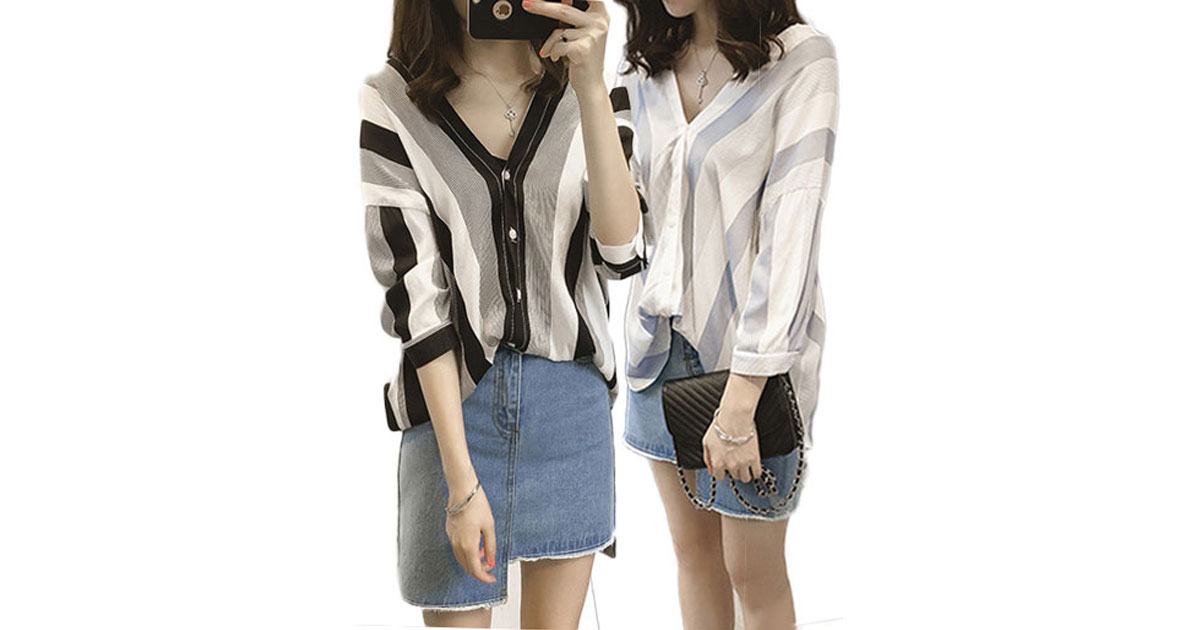 เสื้อแฟชั่นแต่งลายคอวี แบบสวยน่ารักสไตล์เกาหลี มี 2 สี รหัส 1911
