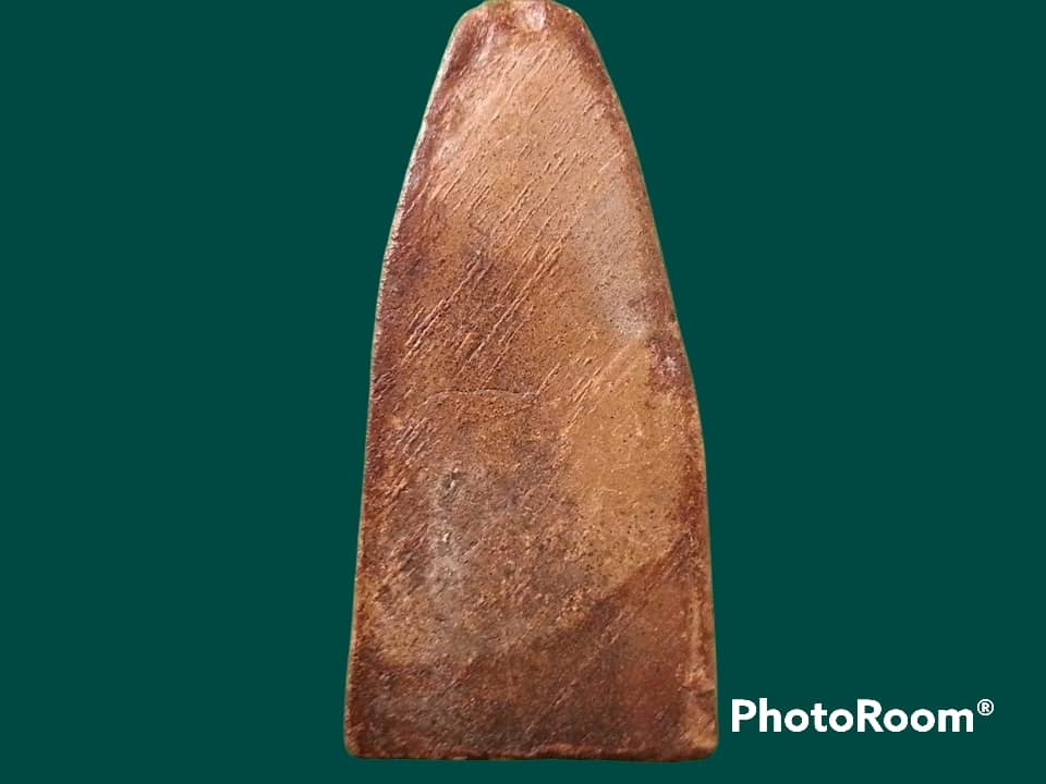 พระหูยาน กรุวัดพระศรีรัตนมหาธาตุ จังหวัดลพบุรี เนื้อดิน พิมพ์ใหญ่