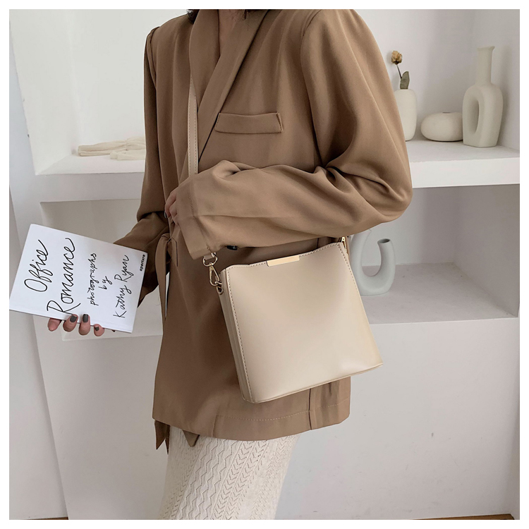 สินค้าพรีออเดอร์ กระเป๋าแฟชั่นสวยหรู มี 4 สี รหัส PO-BAG-009