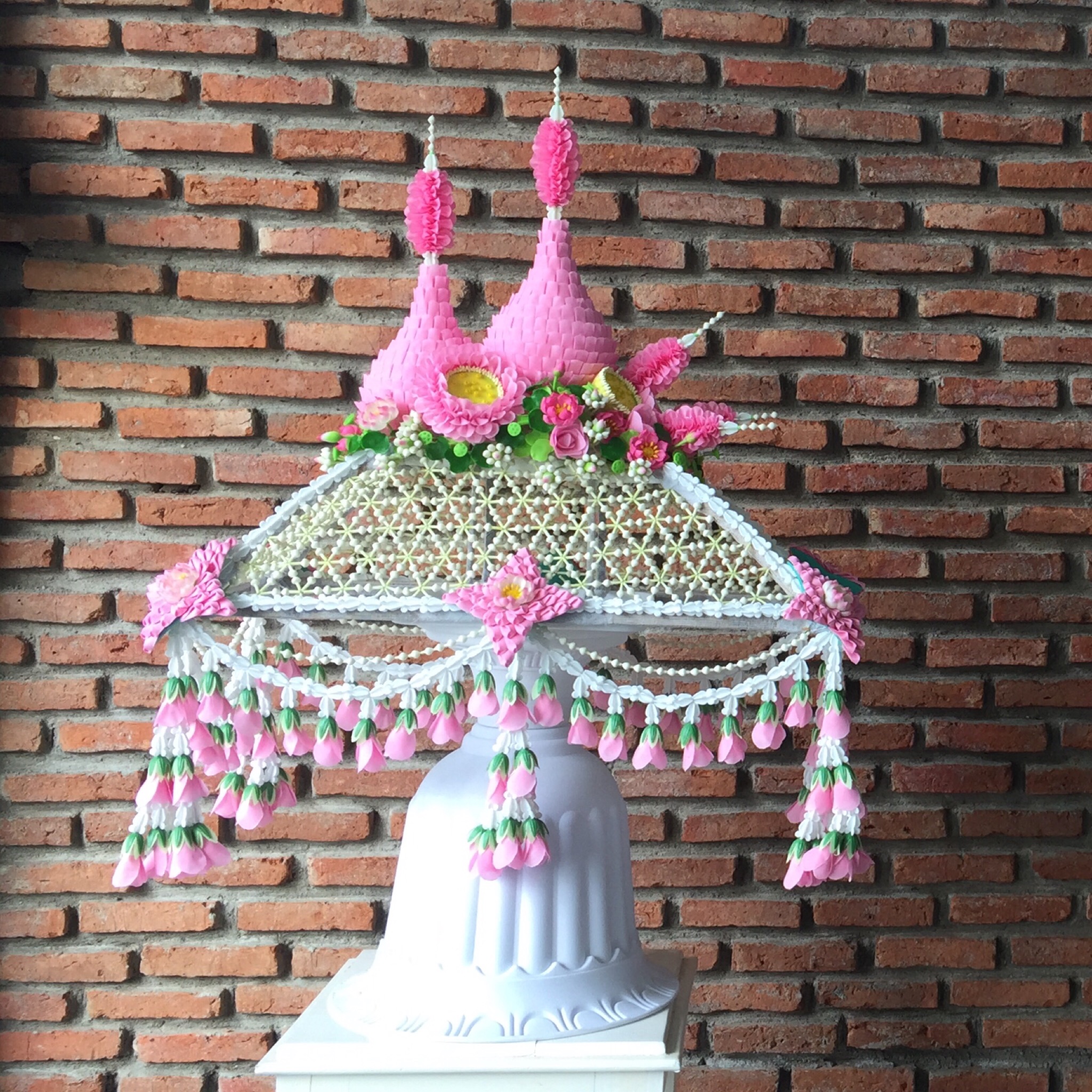 ที่คลุมผ้าไตรดอกไม้ประดิษฐ์