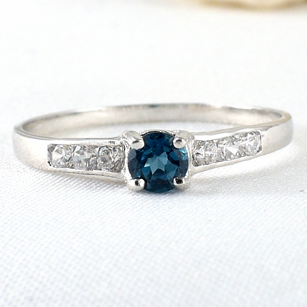 แหวนเงินแท้ราคาถูกชุบทองคำขาว ลอนดอนบลูโทปาซแท้ 0.35 กะรัต งานประณีตสวยงาม สั่งผลิตค่ะ