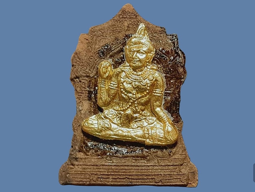 พระลักษณ์หน้าทอง หน้ากากทอง หลวงพ่อเขียว วัดระเว นครราชสีมา เนื้อว่านยา ปี 2544