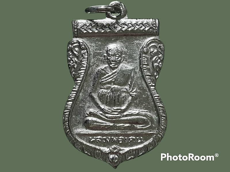 เหรียญหลวงพ่อเคน วัดถ้ำเขาอีโต้ จ.ปราจีนบุรี รุ่นแรก แบบเสมา อายุ 106 ปี 2508 เนื้อทองแดงกะหลั่ยเงิน สวยมาก แชมป์