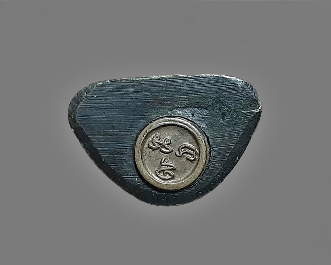 รูปเหมือนหล่อ กริ่ง เจ้าคุณอุบาฬี วัดเขาสมอแคลง พิษณุโลก รุ่นเสาร์ 5 ปี 2523 เนื้อทองผสม อุดกริ่ง มะอะอุ