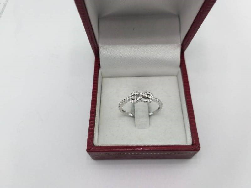 สั่งผลิตเพชรเบลเยี่ยมคัท แหวนแต่งงาน แหวนหมั้น ใส่เที่ยว ออกงาน แหวนทองขาว 18K เพชรแท้ 0.26 กะรัต 2.01 กรัม น้ำ 99 ราคาถูกมาก มีใบรับประกันค่ะ