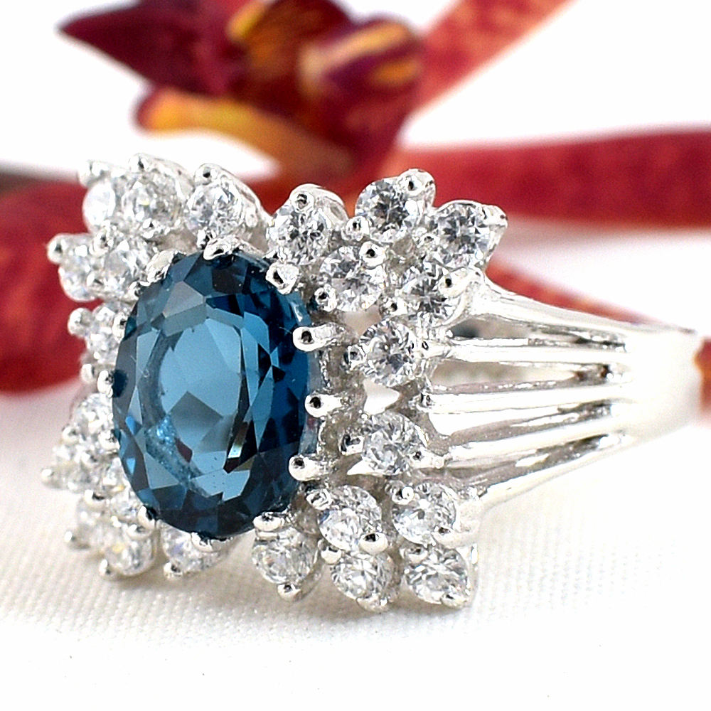 แหวนเงินแท้ราคาถูกชุบทองคำขาว ลอนดอนบลูโทปาซแท้ 2.25 กะรัต เพชรCZ 0.72 กะรัต งานประณีตสวยงาม สั่งผลิตค่ะ