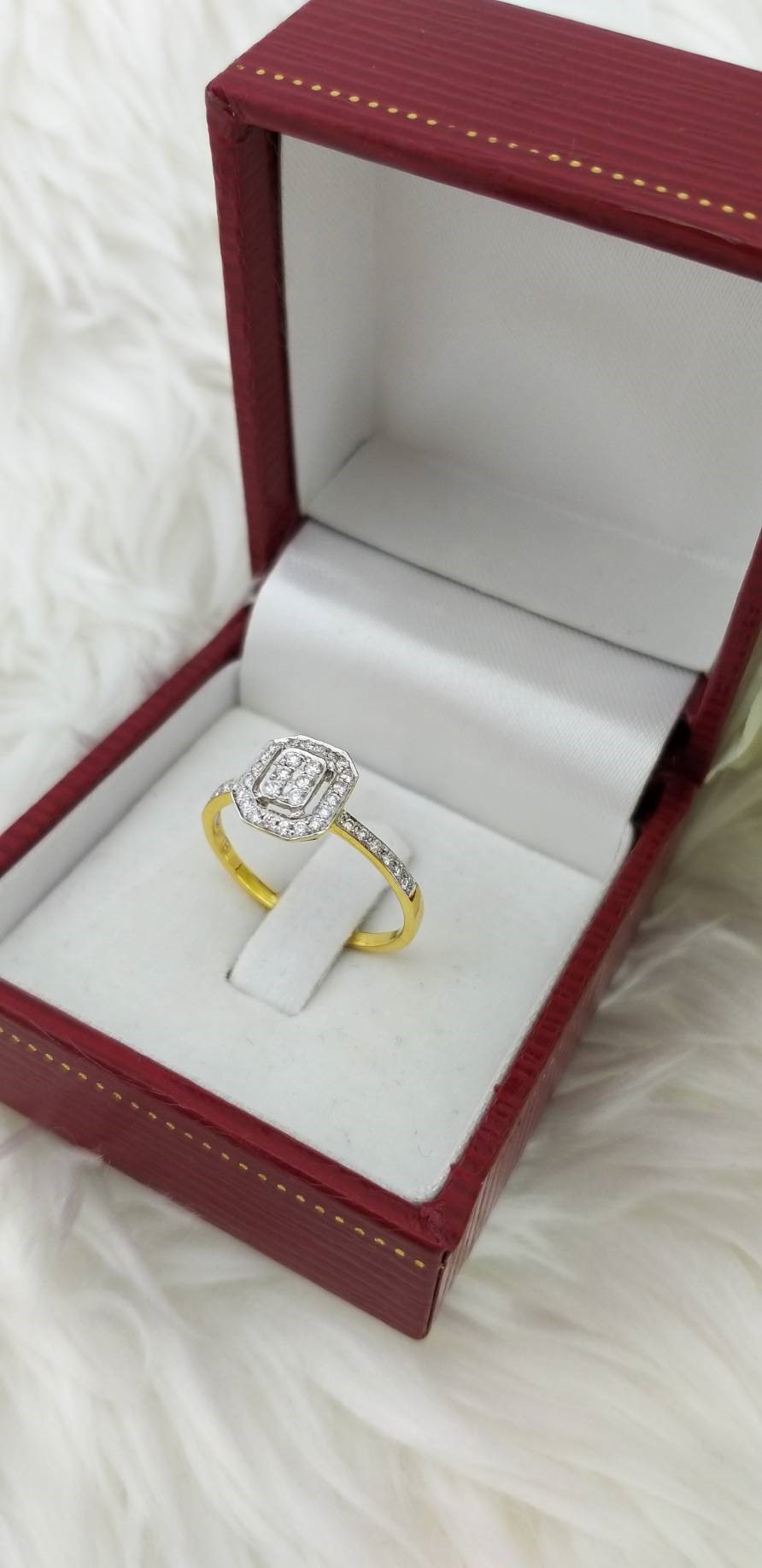 สั่งผลิตเพชรเบลเยี่ยมคัท แหวนแต่งงาน แหวนหมั้น ใส่เที่ยว ออกงาน แหวนทองคำ 18K เพชรแท้ 0.28 กะรัต 1.87 กรัม น้ำ 99 ราคาถูกมาก มีใบรับประกันค่ะ