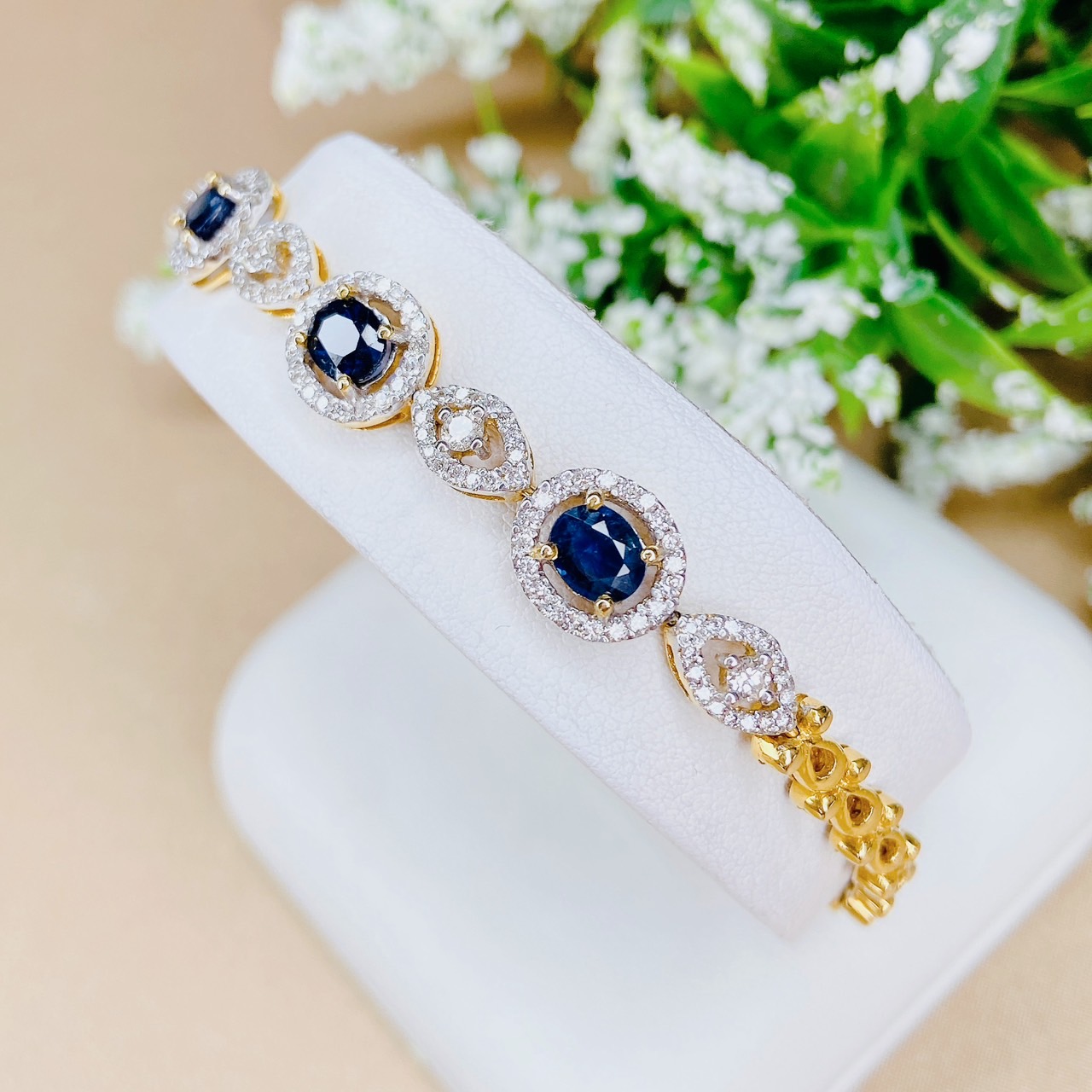 สร้อยข้อมือไพลินซีลอนล้อมเพชร แต่งสลับเพชรกลม ตัวเรือนทอง ไพลินสีสวย งานพรีเมียมสุดๆราคาดีมากๆค่ะ