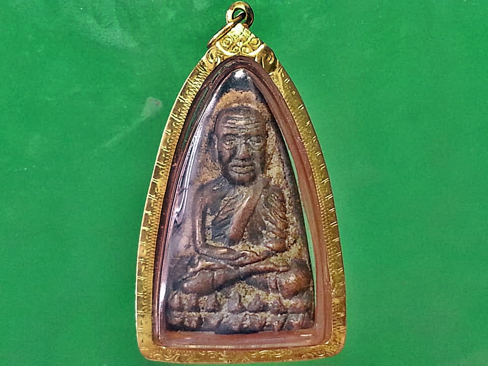 เตารีดหลวงปู่ทวด วัดช้างให้ เลี่ยมทอง