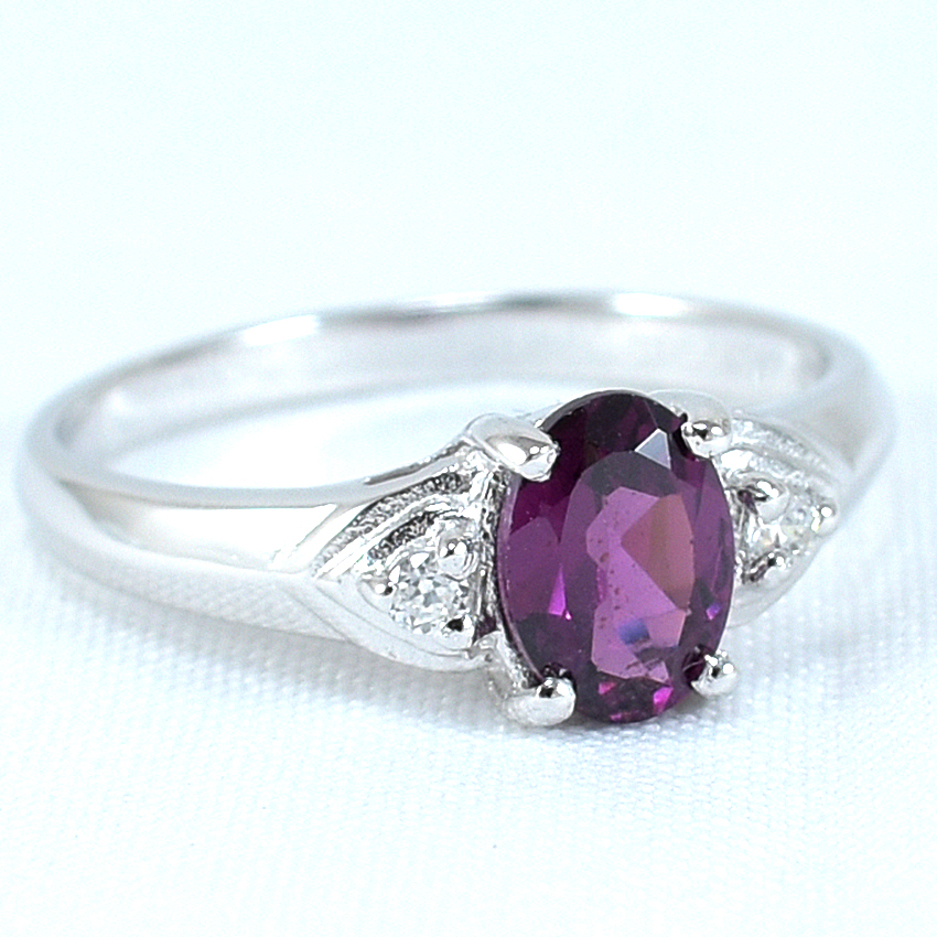 แหวนเงินแท้ราคาถูกชุบทองคำขาว พลอยแท้โรโดไลท์การ์เน็ต 0.95 กะรัต งานประณีตสวยงาม สั่งผลิตค่ะ