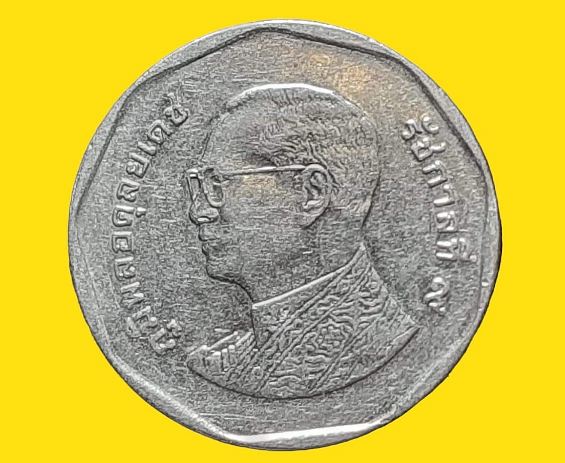 เหรียญ เงินหมุนเวียน รัชกาลที่ 9 5 Baht RAMA 9 แบบใหม่ 2011