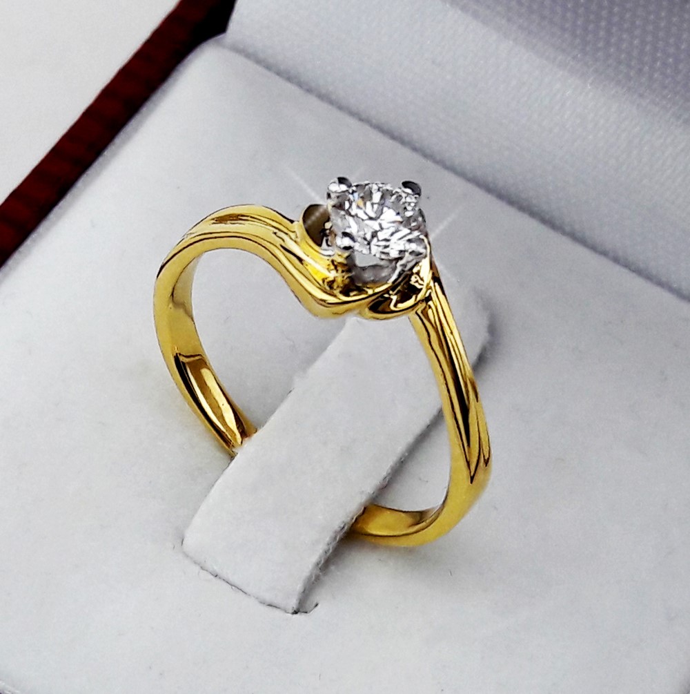 สั่งผลิตเพชรเบลเยี่ยมคัท แหวนแต่งงาน แหวนหมั้น ใส่เที่ยว ออกงาน แหวนทองคำ 18K เพชรแท้ 0.28 กะรัต 2.87 กรัม น้ำ 99 ราคาถูกมาก มีใบรับประกันค่ะ
