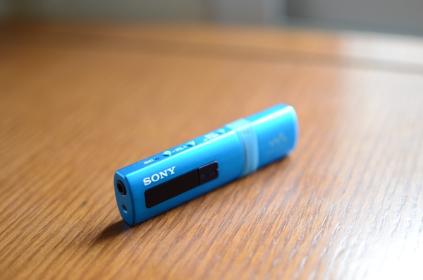 Sony เครื่องเล่น MP3 Walkman 4GB รุ่น NWZ-B183F สีฟ้า