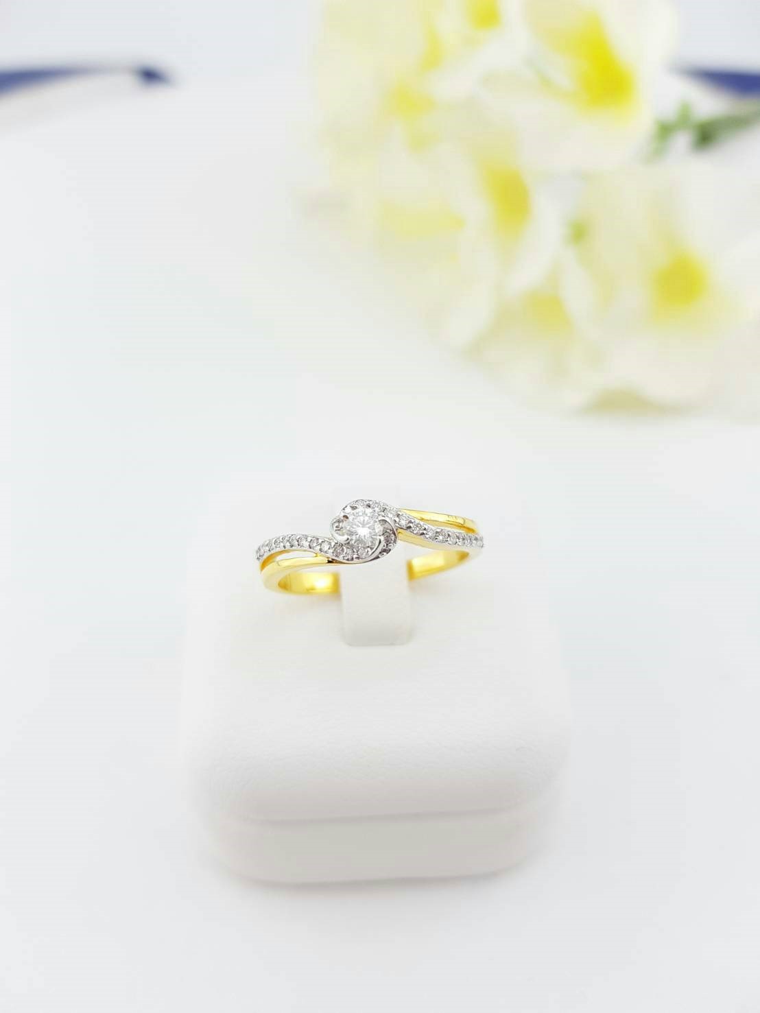 สั่งผลิตเพชรเบลเยี่ยมคัท แหวนแต่งงาน แหวนหมั้น ใส่เที่ยว ออกงาน แหวนทองคำ 18K เพชรแท้ 0.25 กะรัต 3.13 กรัม น้ำ 99 ราคาถูกมาก มีใบรับประกันค่ะ