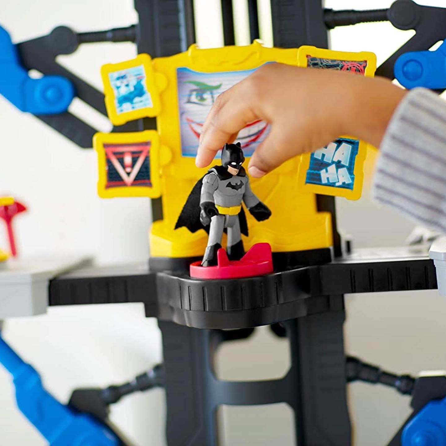 Imaginext DC Super Friends Transforming Batcave Playset