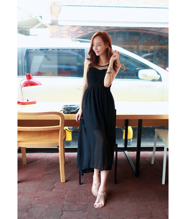 แม็กซี่เดรส เดรสยาวผ้าชีฟองสีดำอกซีทรูเว้าหลัง Black Elliot Maxi Dress