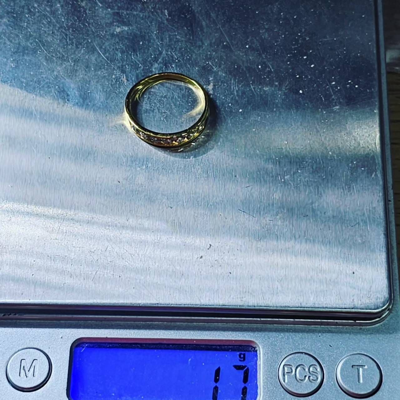 พร้อมส่งและสั่งผลิตแหวนเพชรแถว แหวนแต่งงาน แหวนหมั้น ใส่เที่ยว ออกงาน แหวนทองคำ 9K เพชรเกสรแท้ 0.14 กะรัต 7 เม็ด ราคาถูกมาก ส่งฟรี