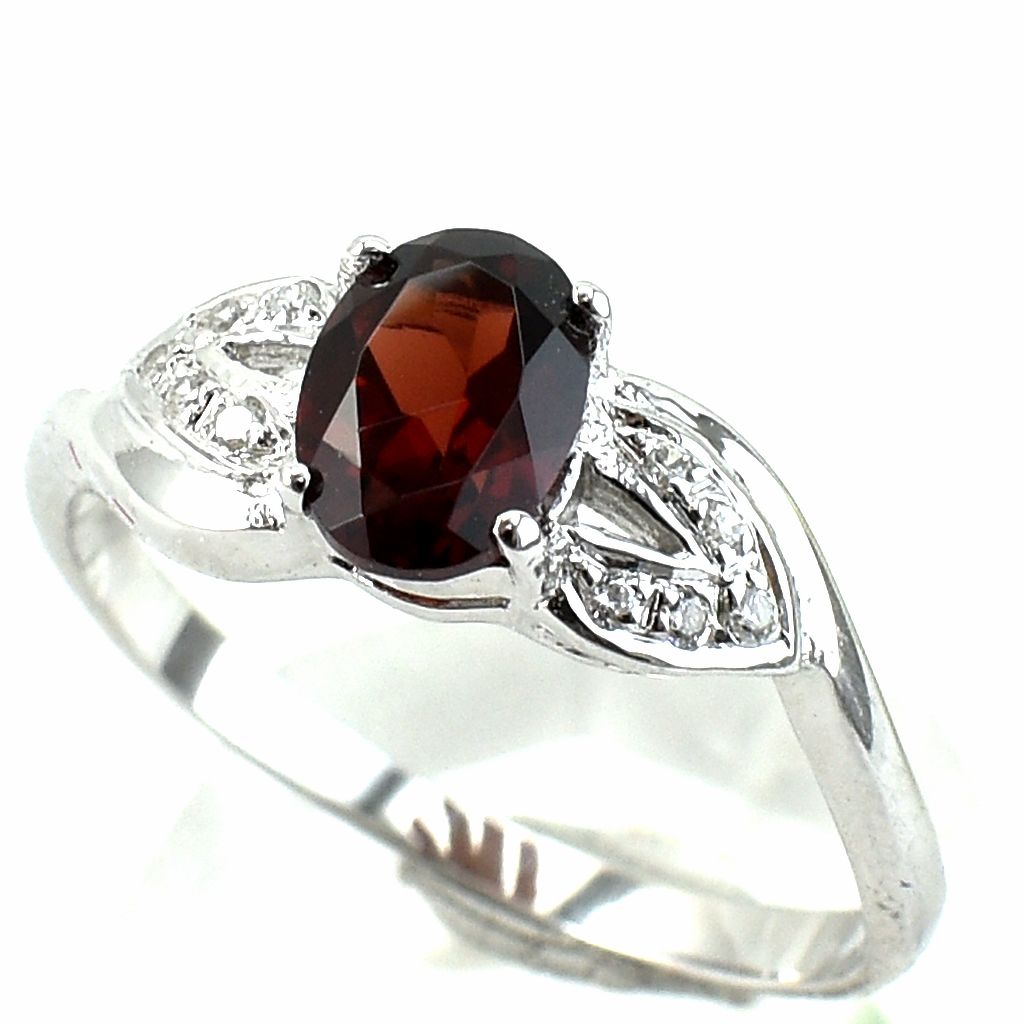 แหวนเงินแท้ราคาถูกชุบทองคำขาว พลอยแท้โกเมน 1.15 กะรัต เพชรCZ 0.07 กะรัต งานประณีตสวยงาม สั่งผลิตค่ะ