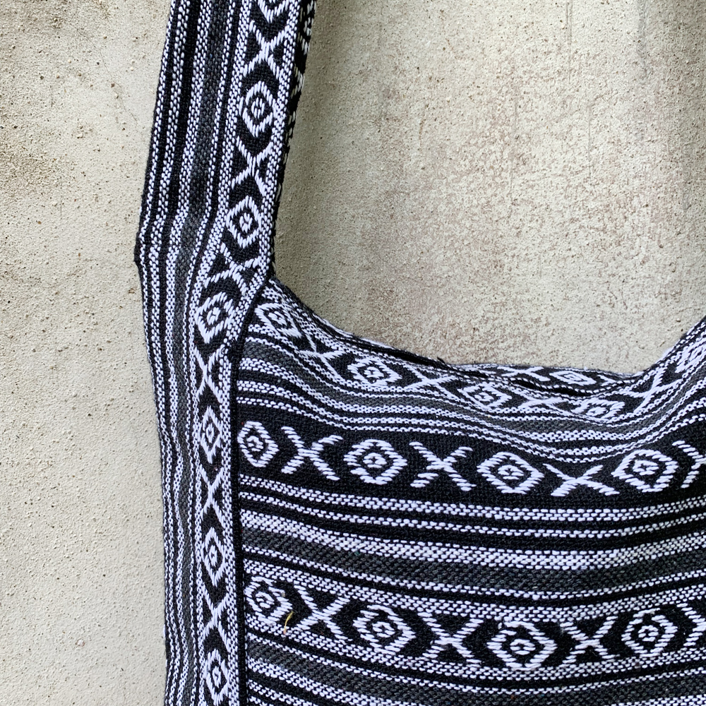 Size L ย่ามกะเหรี่ยง ย่ามชาวเขา กระเป๋าฮิปปี้ กระเป๋าโบฮีเมียน กระเป๋าแนวๆ กระเป๋าแนวเซอร์ๆ