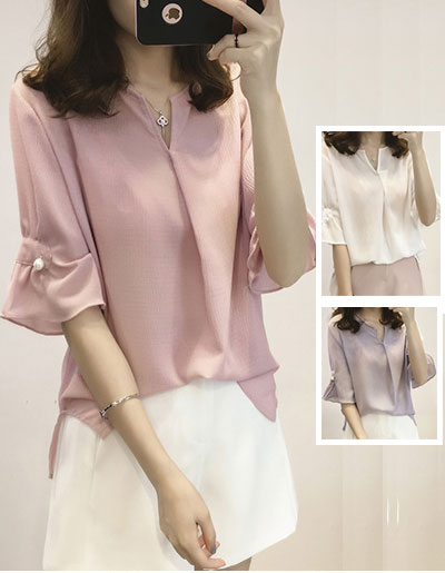 เสื้อแฟชั่น คอกลมผ่าคอเล็กน้อย แต่งมุกต้นแขน น่ารักสไตล์เกาหลี มี 3 สี รหัส 1884