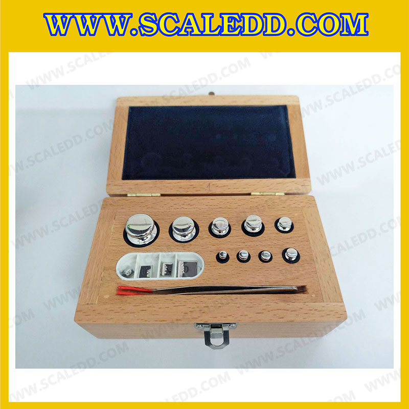 ตุ้มน้ำหนักสแตนเลสชุด 200g (Class F2) ชุดตุ้มน้ำหนักสแตนเลส 200g พร้อมกล่องไม้บุกำมะหยี่ ถุงมือ และผ้าเช็ดตุ้ม