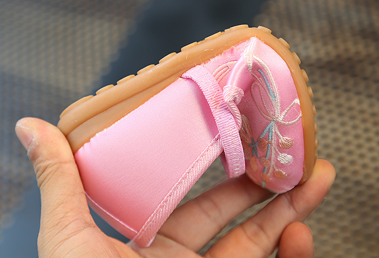 F รองเท้าจีนเด็ก ดอกไม้ขาว