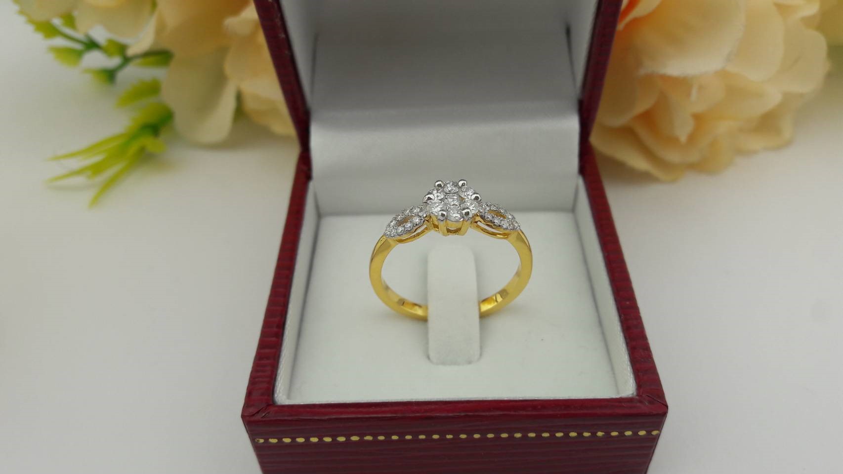 สั่งผลิตเพชรเบลเยี่ยมคัท แหวนแต่งงาน แหวนหมั้น ใส่เที่ยว ออกงาน แหวนทองคำ 18K เพชรแท้ 0.38 กะรัต 3.00 กรัม น้ำ 99 ราคาถูกมาก มีใบรับประกันค่ะ