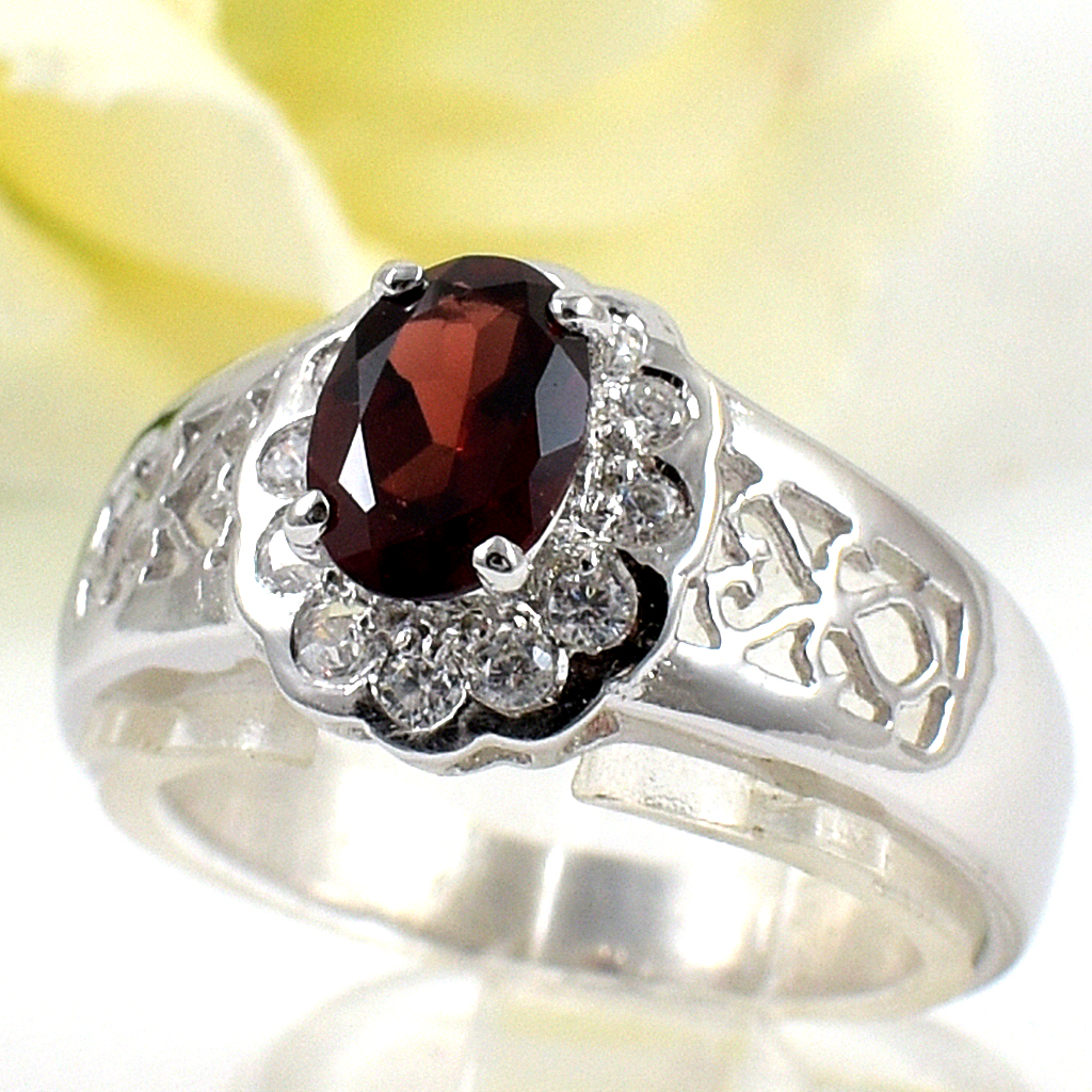 แหวนเงินแท้ราคาถูกชุบทองคำขาว พลอยแท้โกเมน 0.95 กะรัต เพชรCZ 0.18 กะรัต งานประณีตสวยงาม สั่งผลิตค่ะ