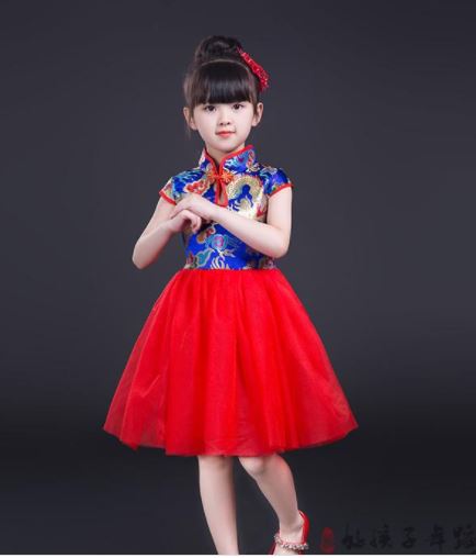 ชุดจีน กี่เพ้า เดรสกระดุมหน้า เปิดไหล่ สีแดง