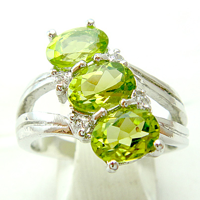 แหวนเงินแท้ราคาถูกชุบทองคำขาว เพอริดอทแท้ 2.85 กะรัต เพชรCZ 0.12 กะรัต งานประณีตสวยงาม สั่งผลิตค่ะ